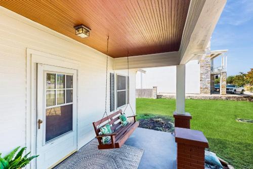Buda House | Walkable 1900s Home w/Porch in Downtown Buda