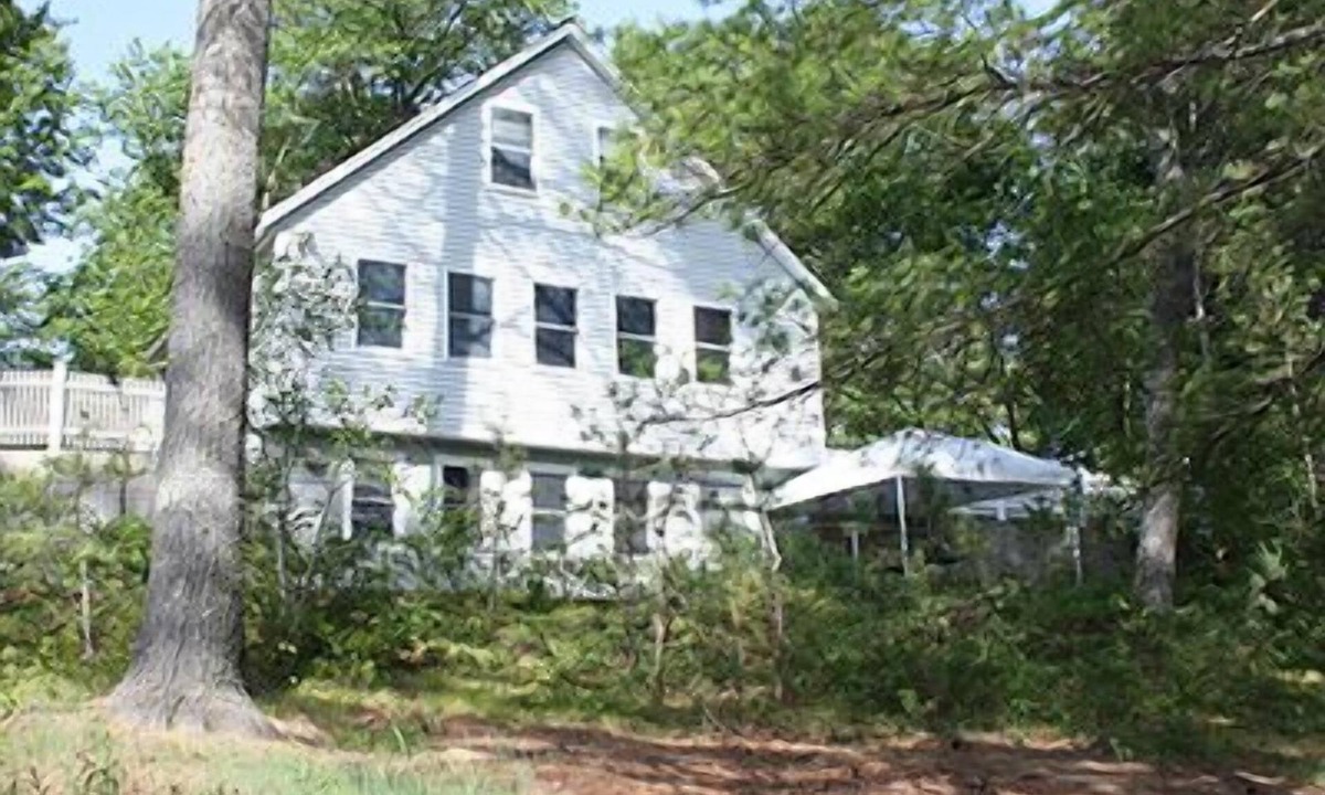 Oxford Cottage | Water Front Cape Style Cottage