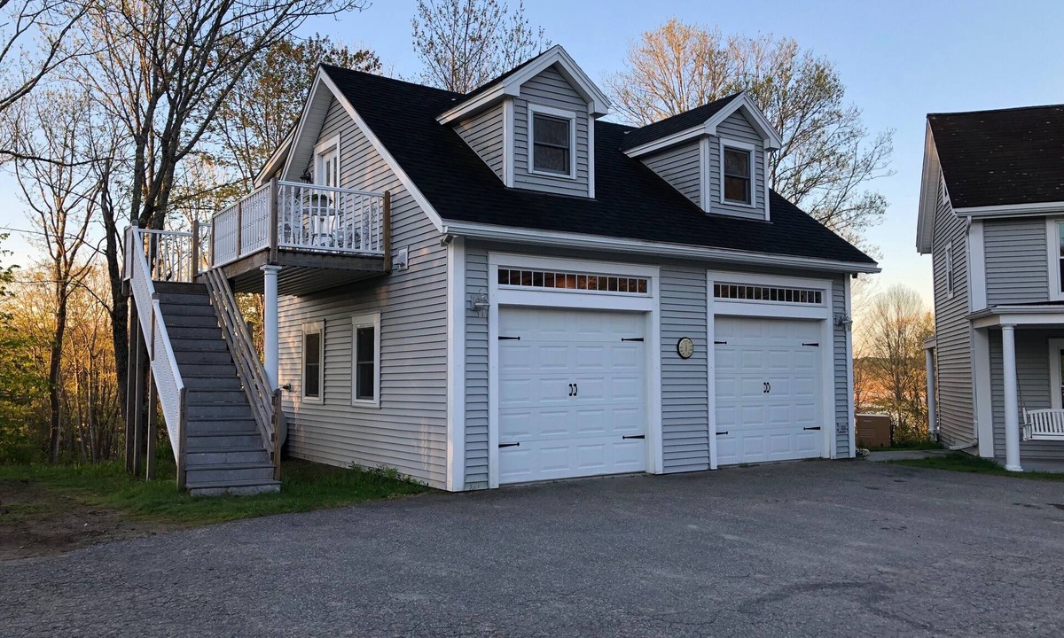 Mac Mahan House | Waterfront 1 bedroom guest house with full bathroom/laundry and full kitchen.
