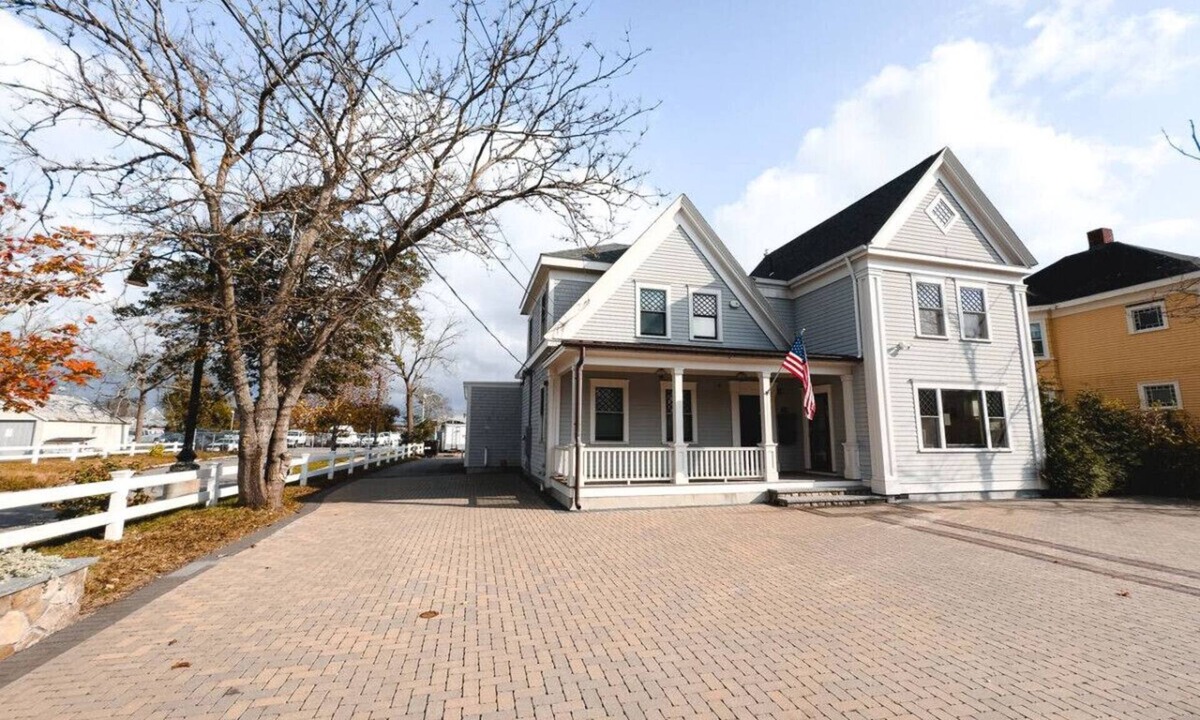 Hyannis Villa | Waterfront 5-Bed 2-Bath Retreat