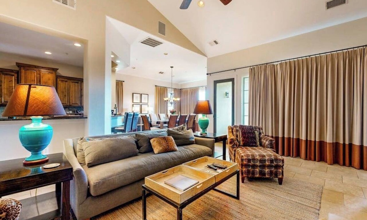 Lakeway Condo | Waterfront All-Suite w/Private Balcony – On-Site Dining, Spa & Marina