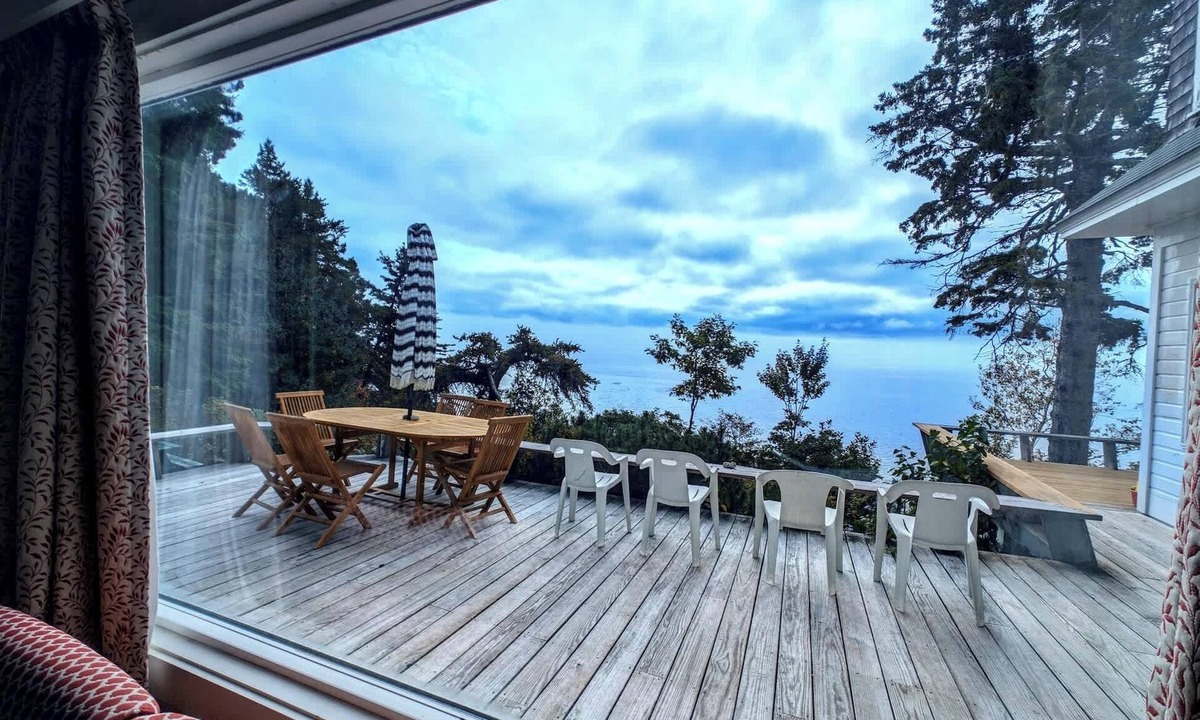 Hancock Point House | Waterfront Cottage w/Private Beach & Stunning Views