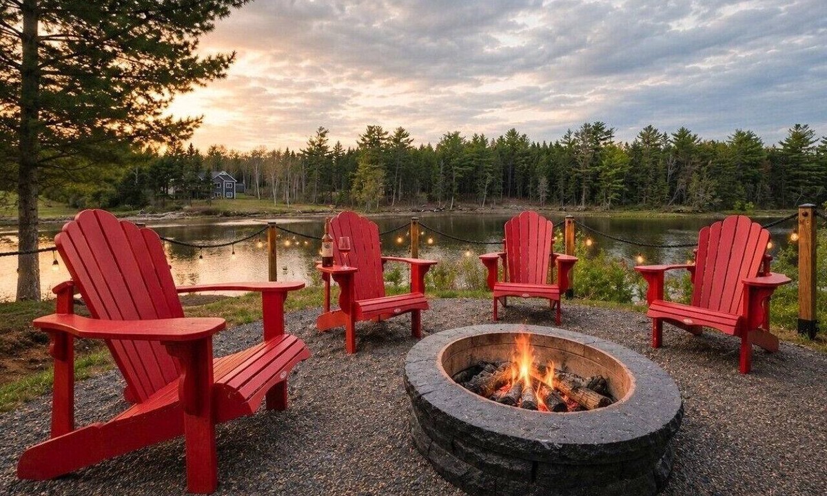 Rexton House | Waterfront | Dock | Canoe | Bonfire
