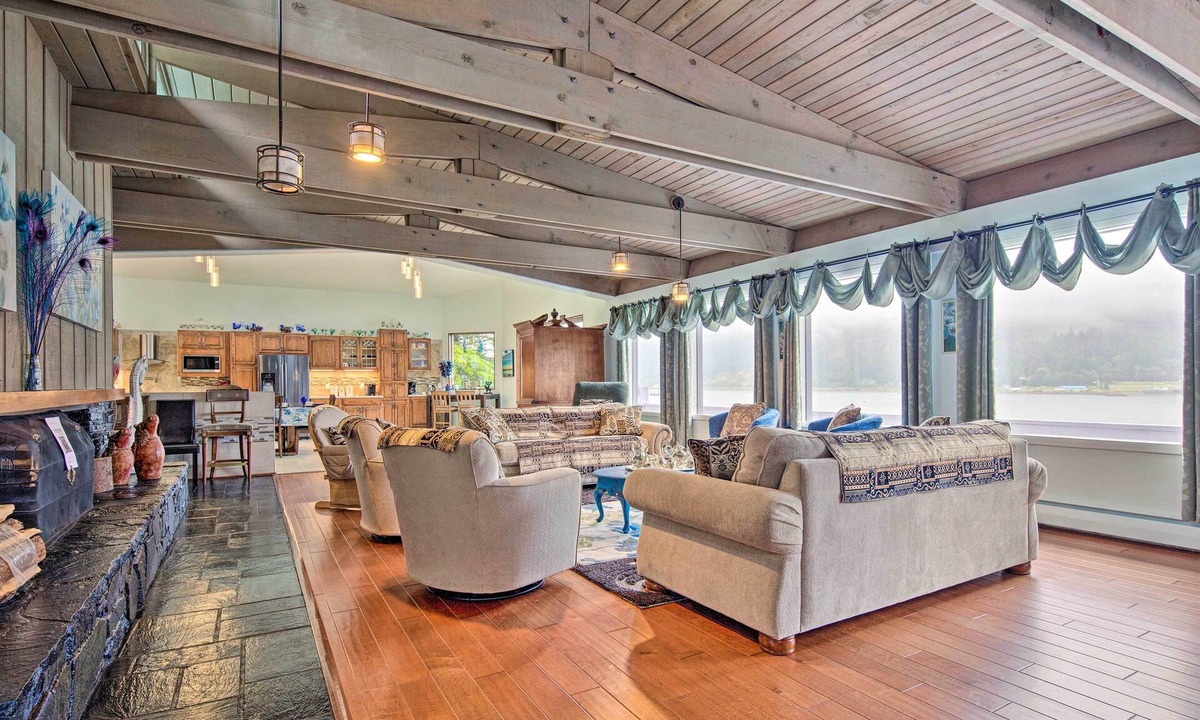 West Juneau Cottage | Waterfront House w/Glacial Views - Near Downtown!