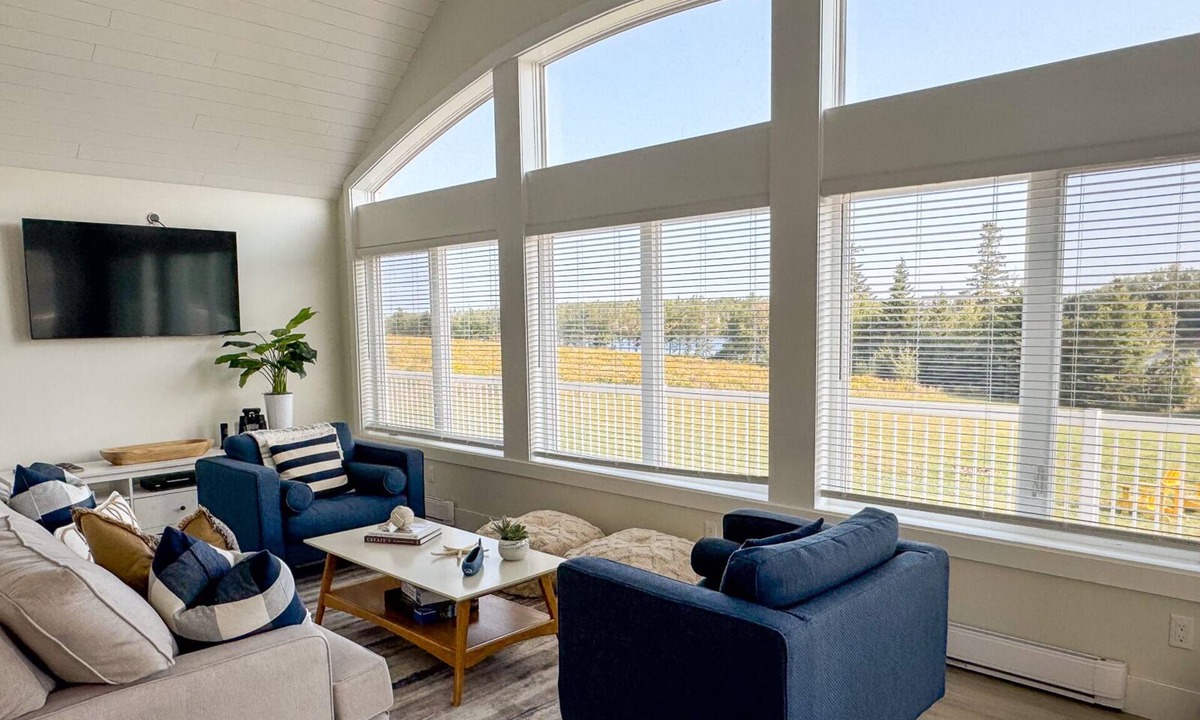 Anne's Land Cottage | Waterfront, Private, AC, and Close to Cavendish
