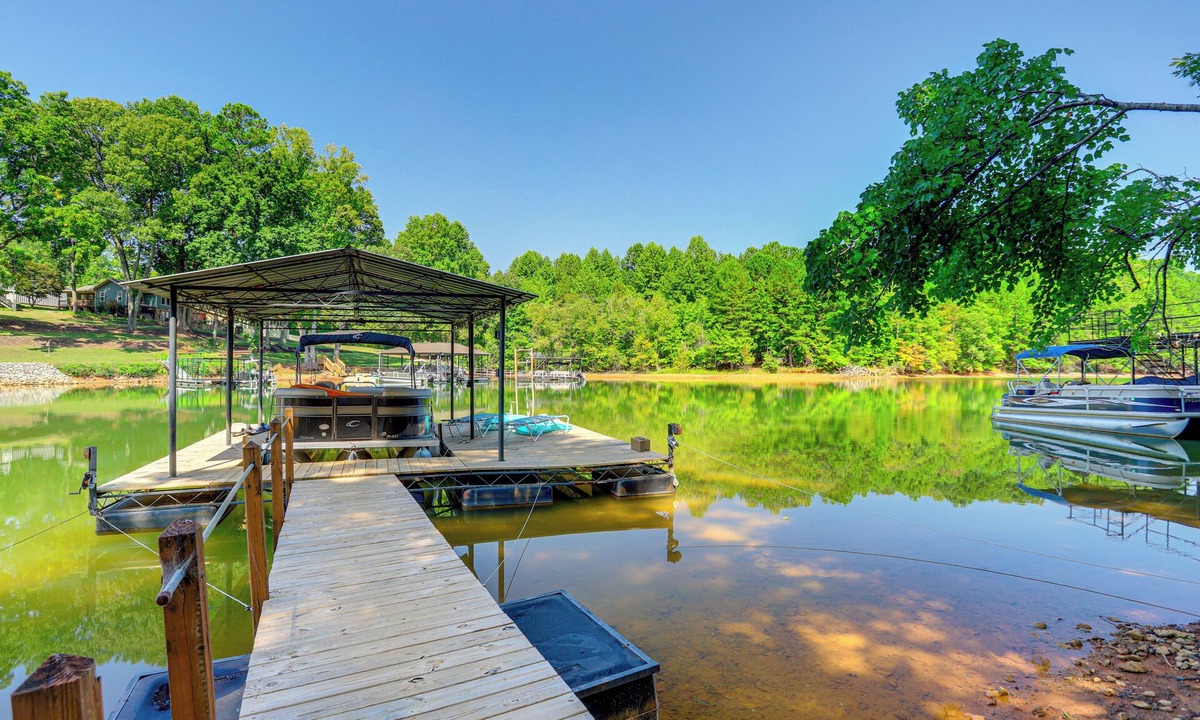 Dawsonville Cottage | Waterfront Retreat on a Lake Lanier Cove w/Dock