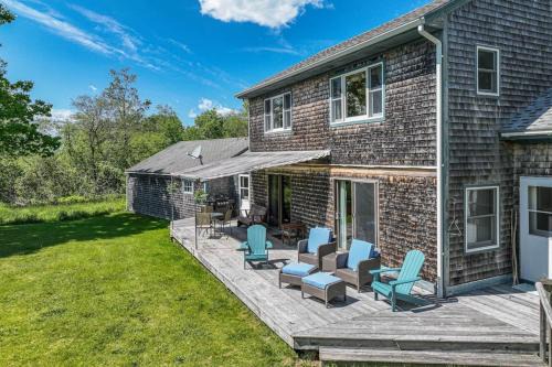 Penobscot House | Waterfront stay with scenic deck, grill, smart TVs, shore access - dog-friendly