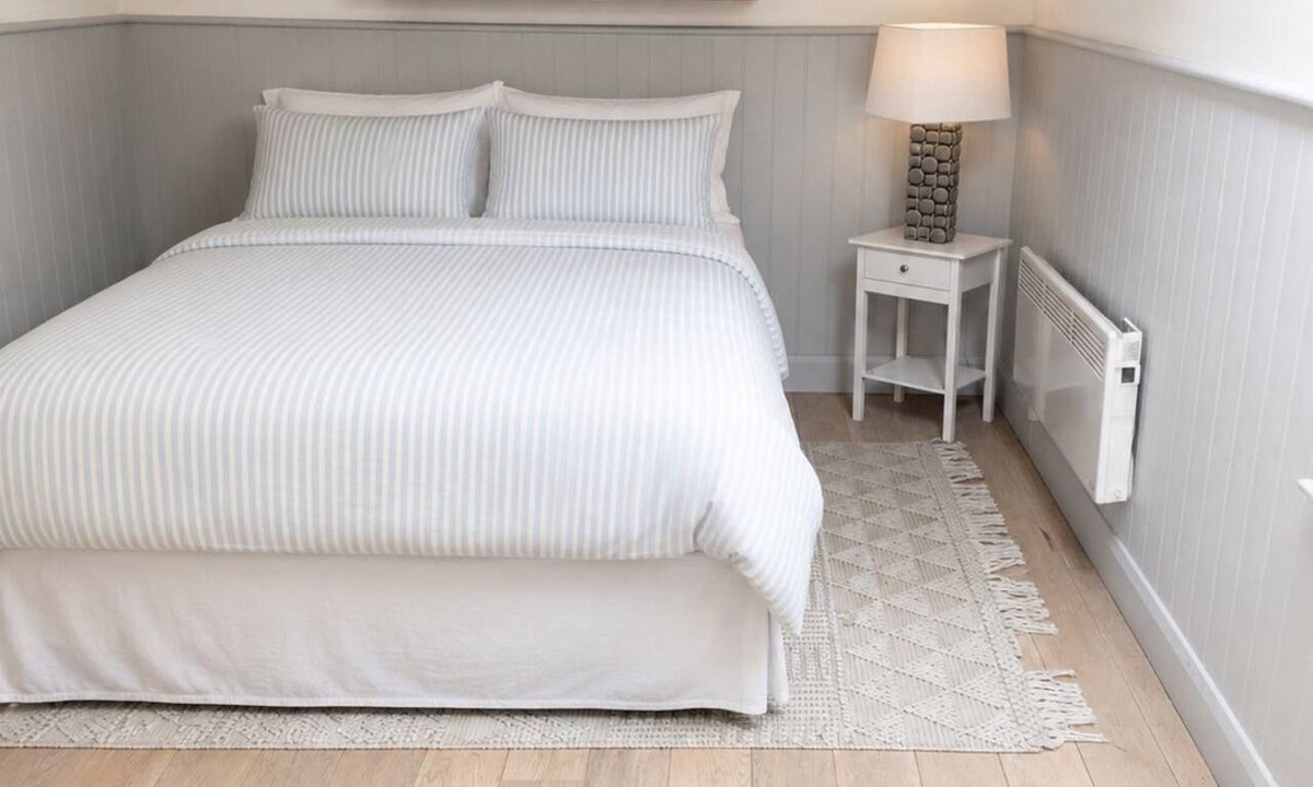 Richmond-upon-Thames Apartment | Waterside studio on River Thames