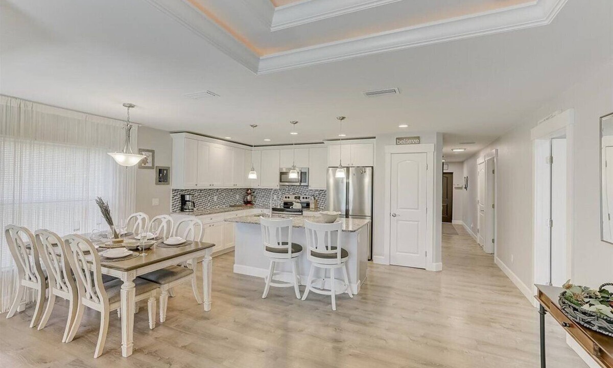 Oakland Hills House | WaterView 176B Sunny Vacation home 3 bdr, 2 ba Close to Gulf, Beaches