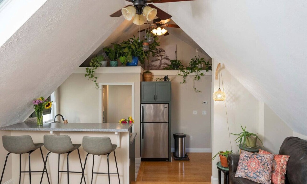 Southern Coast Apartment | Welcome to our BoHo Treehouse!
