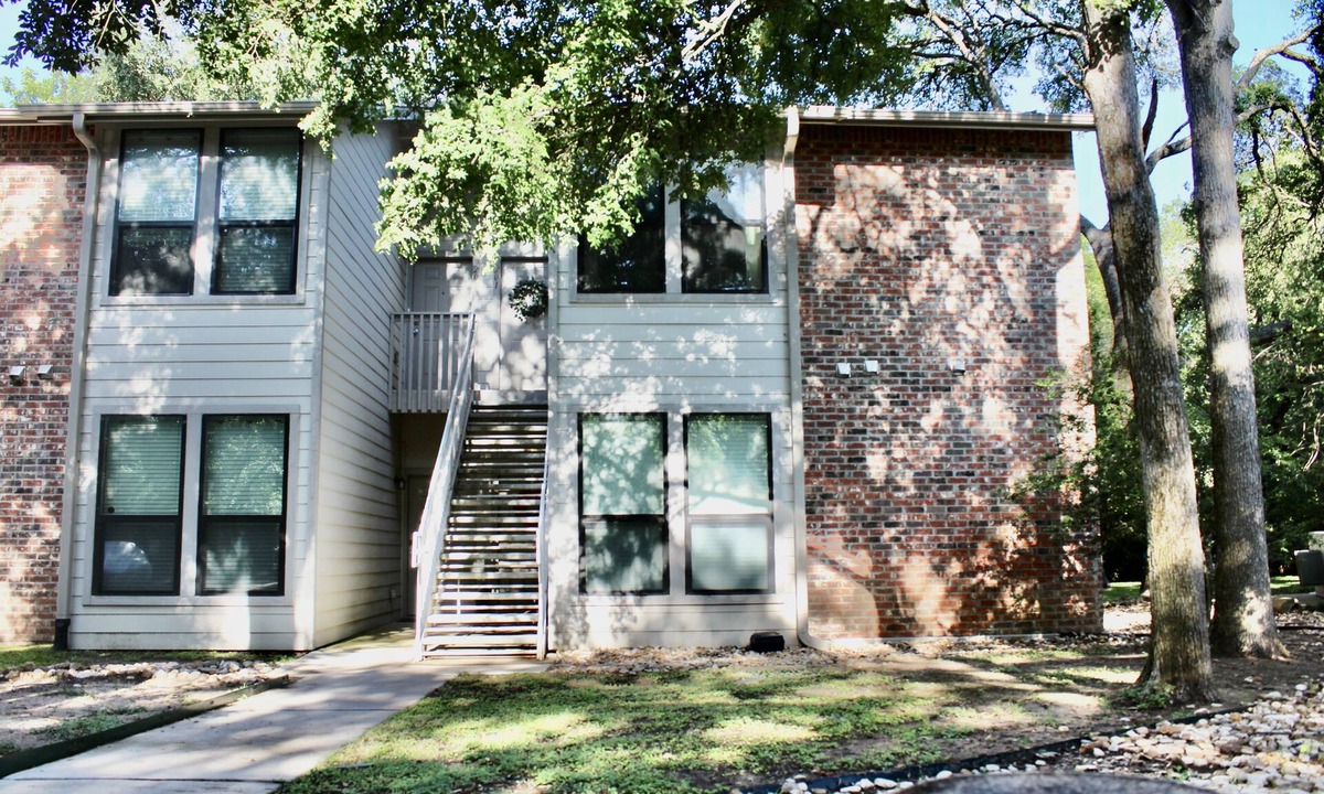 Arroyo Secco Condo | Welcome to your treehouse oasis in the city!