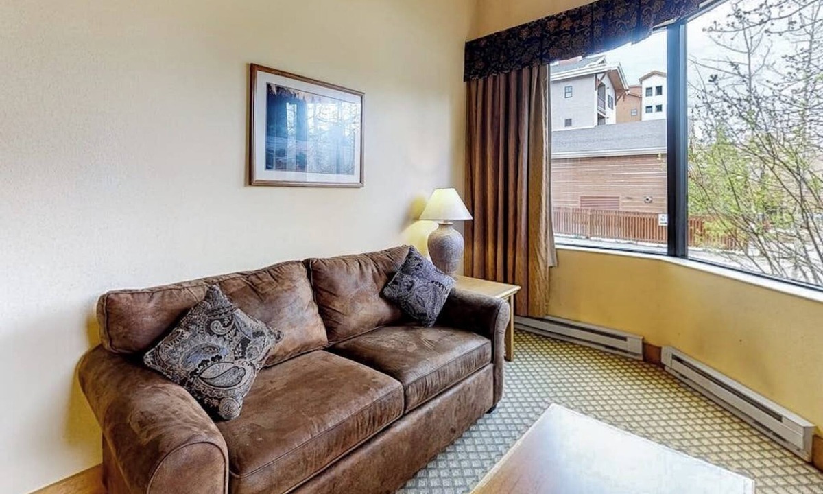 Mount Crested Butte Apartment | Well-Kept Studio Near the Slopes w/Kitchenette, WiFi, Shared Pool, & Hot Tub