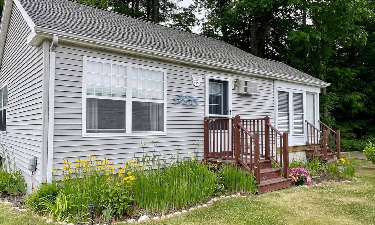 Wells Cottage | Wells Ogunquit Beach 3 Bed Cottage, 1 Mile From The Beach With Resort Amenities