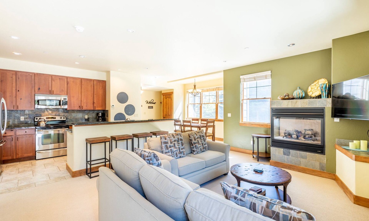 Copper Mountain Village House | West Village Two Bedroom Townhome, walk to the beginner slopes! Free WiFi