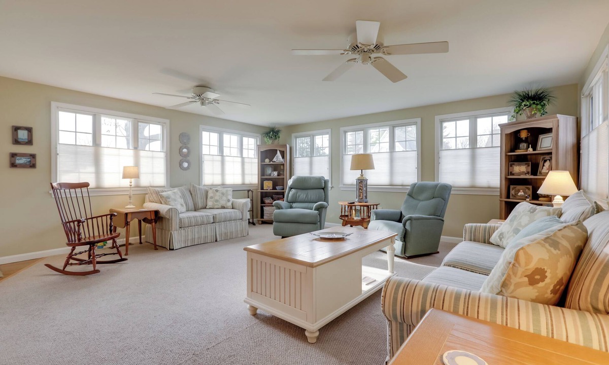 Misquamicut House | Westerly Retreat ~ 1/4 Mi to Private Beach!