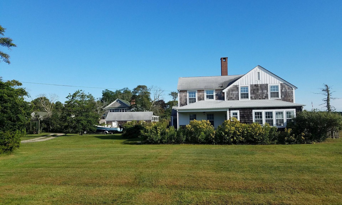 Quioque House | Westhampton, waterfront, 2 acres w/tennis, dock. 15 miles from USOpen.