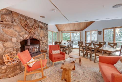 Thornton House | White Mountain Escape w/Separate In-Law Suite!