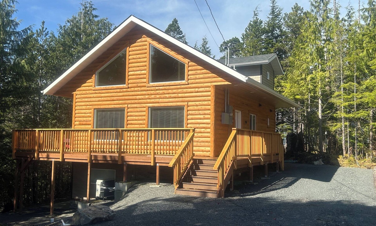 Ketchikan Cabin | Wild Wolf Cabin 3 bedroom, 2 Bath Near Fishing Harbors, Ketchikan