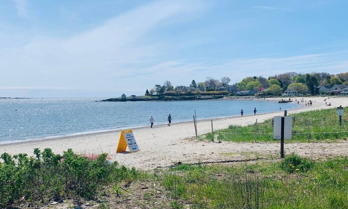 Loveitts Field Apartment | Willard By the Sea - 30 ft to the beach- 2nd floor