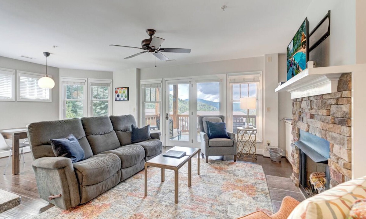 Banner Elk Condo | Wintergreens R1711-Mtn Condo/View, Gated Resort, Indoor/Outdoor Pools & Hot Tub