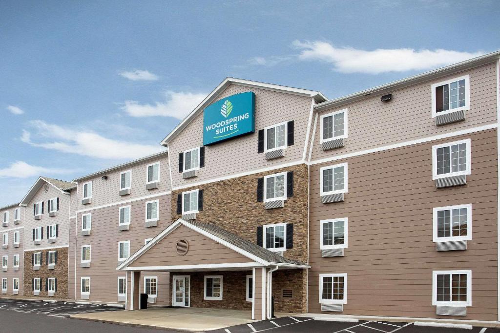 Crosswoods Hotel | WoodSpring Suites Columbus North I-270