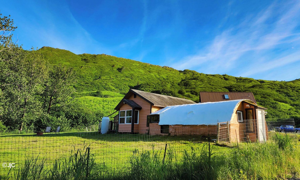 Womens Bay House | World War 2 Quonset Hut, River & Mountain Views, full kitchen & WiFi