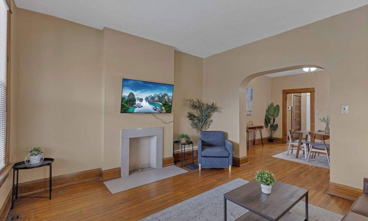 Old North Columbus House | Your Central Columbus Retreat Awaits 5 BR 2 Bath