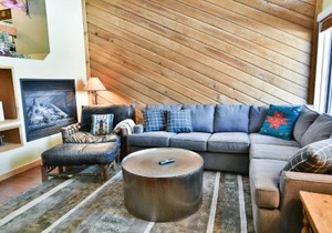 Cedars Powder Day Townhome: Ski-In, Ski-Out