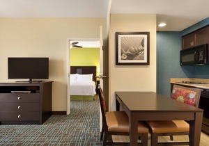 Comfortable Unit for Business Travel | Kitchen, Shuttle, and Free Breakfast