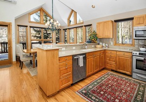 Haymeadow Townhome A1 | 5BR Ski-Out, Private Hot Tub