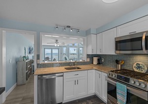 Oceanfront Condo steps away from Narragansett Town Beach