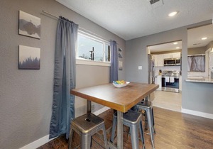Remodeled upper unit with 2 king beds in Denver