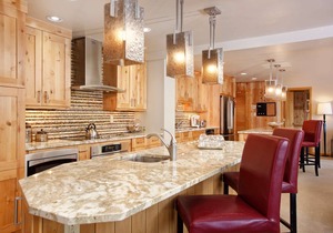 Snowmass Mountain Views! Spacious Condo w/Large Kitchen, 2 Living Rooms, Pool & Outdoor Hot Tub
