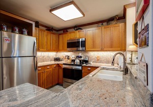 TR1201 | Beautiful Home | Close to Skiing | A/C | 10 Hot Tubs
