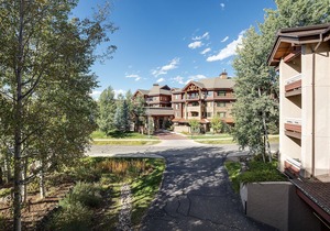 TR1201 | Beautiful Home | Close to Skiing | A/C | 10 Hot Tubs