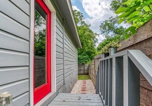 TRENDY & LUXURIOUS 2 Br STAY in East Austin *New*