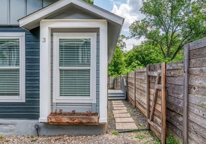 TRENDY & LUXURIOUS 2 Br STAY in East Austin *New*