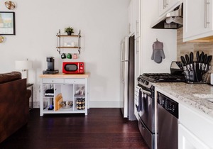 TRENDY & LUXURIOUS 2 Br STAY in East Austin *New*