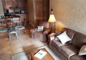 Tyra - True Ski In Ski Out, 732 sq ft with Spectacular Views. Stroll to town.