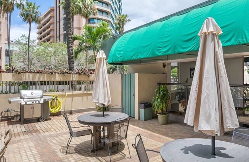 McCully - Moiliili Apartment | 09 FREE Parking/10 min beach/2br-Waikiki/Ala Moana