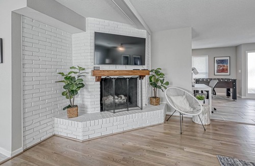 Nassau Bay House | 1.2 mi from Space Center, Great for Families