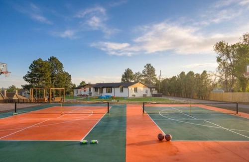 Arvada House | 1.7 Acre Epic Group Retreat - Pickellball, Game Room, Firepits, Hot tub!