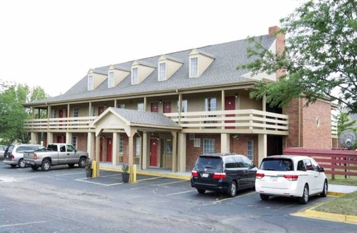 Dayton Apartment | 1 King Bed | Non-Smoking
