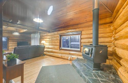 Sterling House | < 1 Mi to Kenai River: Spacious Cabin w/Deck!