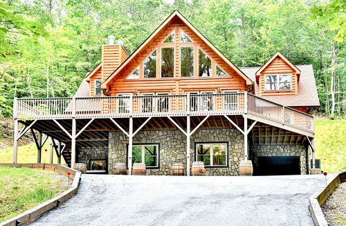 Black Mountain Cabin | #1 PRVT. BLACK-MT. LUX LOG ESTATE./HOT TUB/GAME RM/PETS/2 FIRE PL. 6/6.5