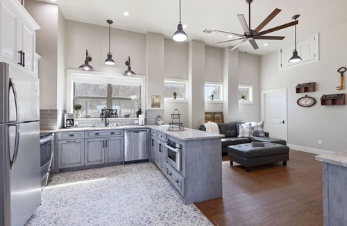Del Valle House | 10 acre property 4 miles from Circuit of the Americas