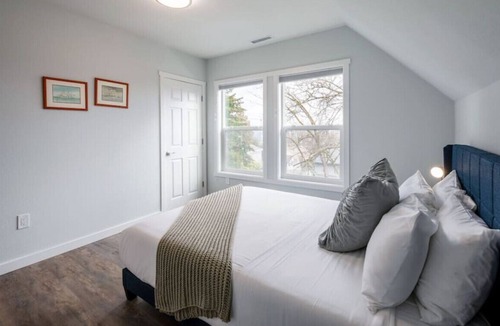 Minor House | 1116 Upper · 4b3b Upper Unit in Capitol Hill/Central Location