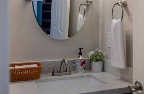 Minor House | 1116 Upper · 4b3b Upper Unit in Capitol Hill/Central Location