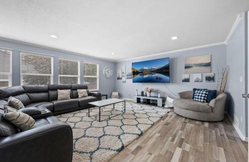 Brighton House | 1130 Mockingbird St