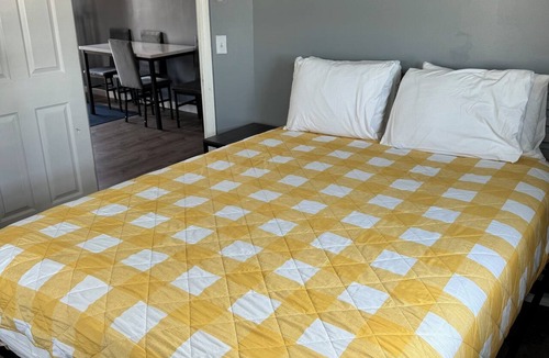 Hampton Hotel | 12 Ashworth Ave
